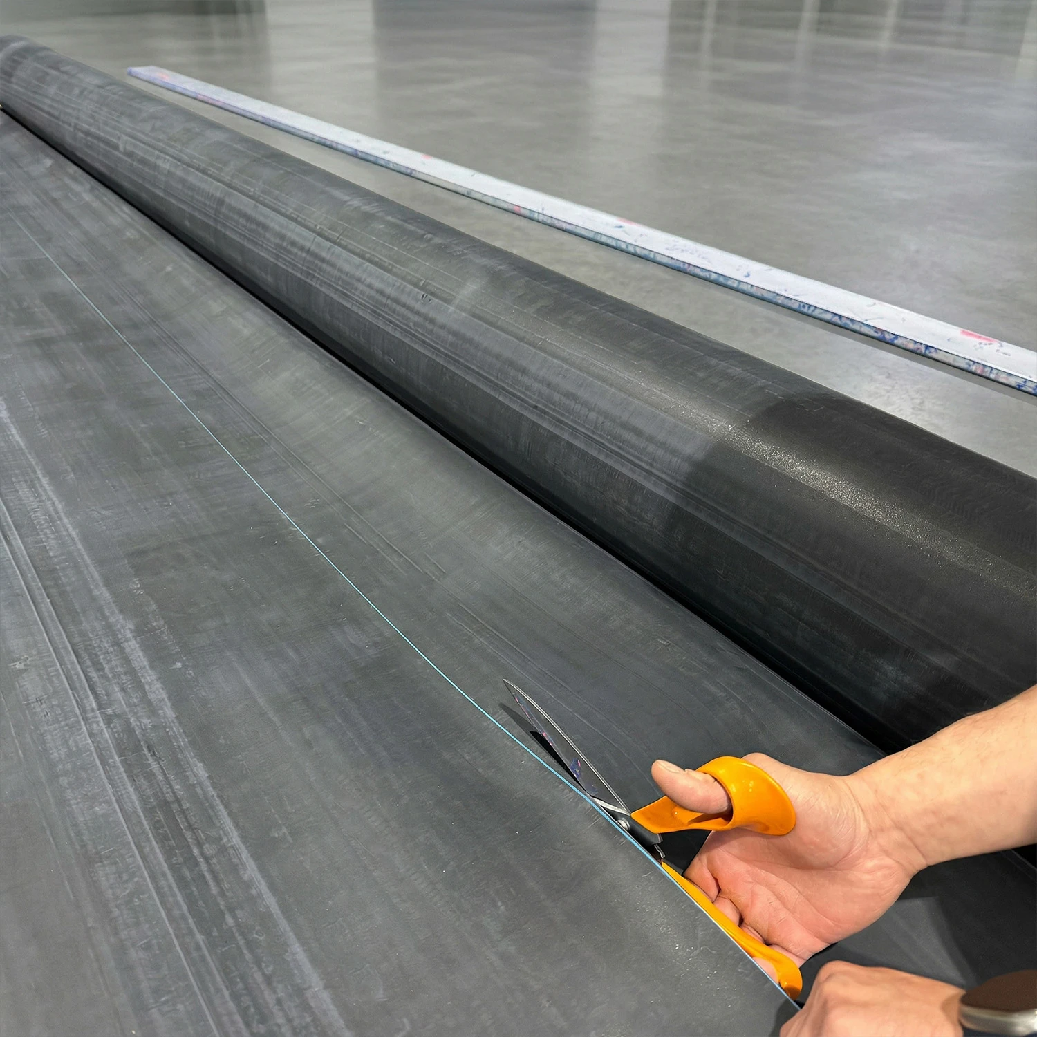 RubberBear EPDM-Folie für Teiche und Seen. Premium-Gummifolie, 100% fischsicher, UV- und frostbeständig.