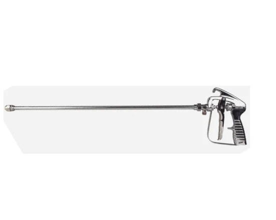 Professionelle Farbspritzpistole mit langer Verlängerung für den Farbauftrag in schwer zugänglichen Bereichen.