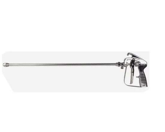 Professionelle Farbspritzpistole mit langer Verlängerung für den Farbauftrag in schwer zugänglichen Bereichen.