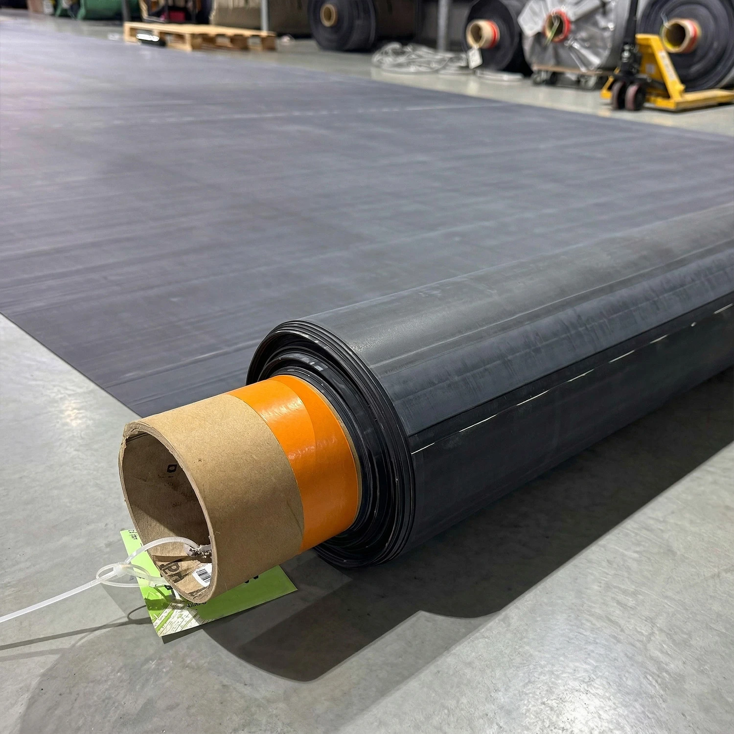 RubberBear EPDM-Folienrolle für Teiche. Premium-Gummifolie, 100% fischsicher, UV- und frostbeständig.