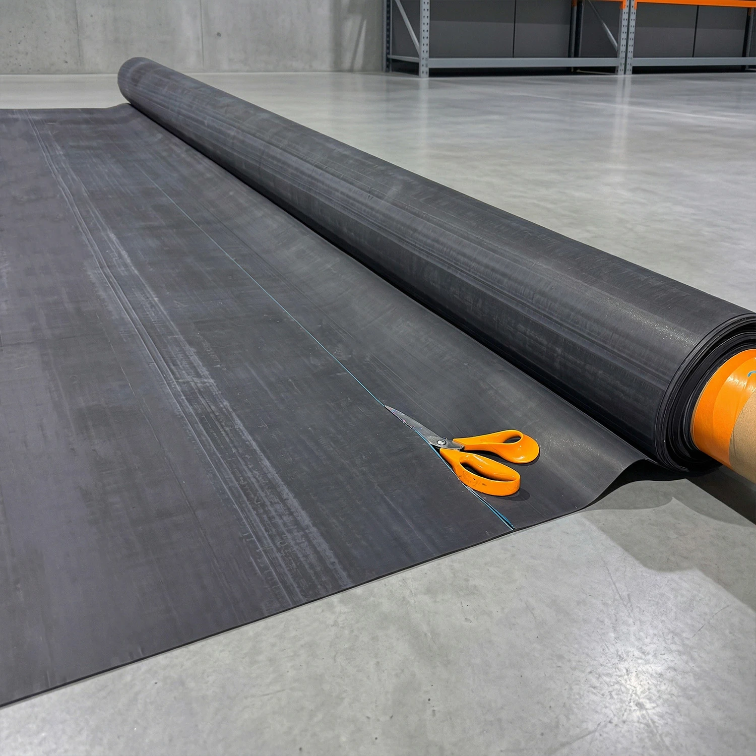 RubberBear EPDM-Teichfolie zur Abdichtung von Seen und Becken. Premium-Gummifolie, elastisch, 100% Fish-Safe.